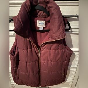 Old Navy Women’s Maroon Puffer Vest